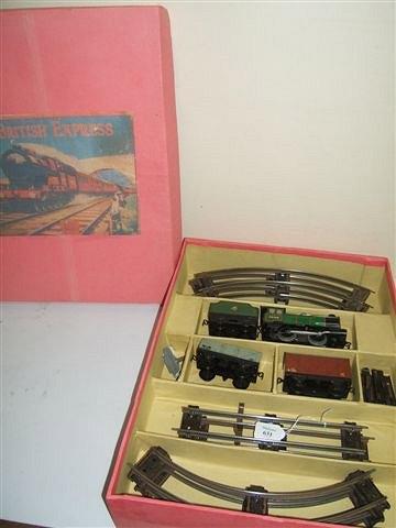 Appraisal: A HORNBY ' ' GAUGE CLOCKWORK TRAIN SET with green