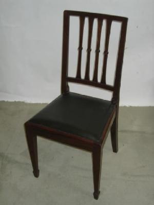 Appraisal: A SET OF SIX MAHOGANY DINING CHAIRS the tapering backs