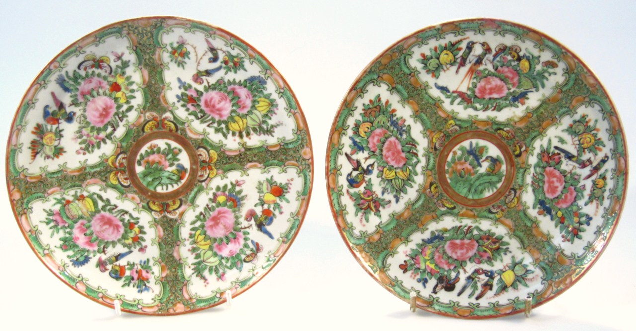 Appraisal: A pair of thC Cantonese famille vert plates each of