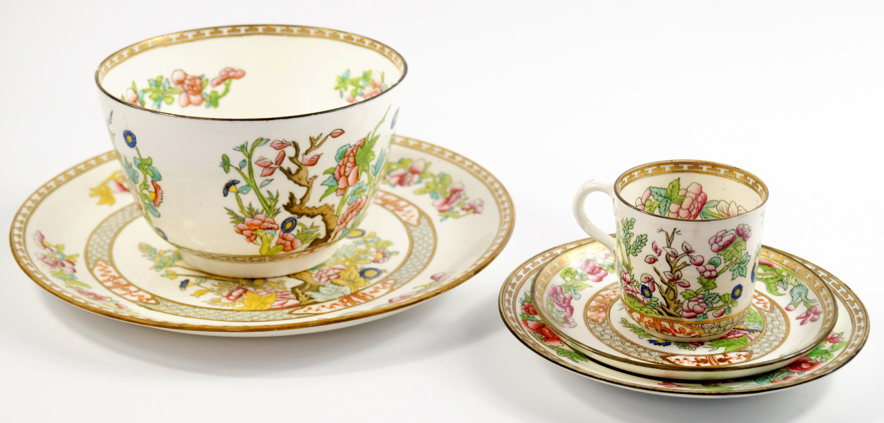 Appraisal: A Coalport porcelain late thC tea service decorated in the