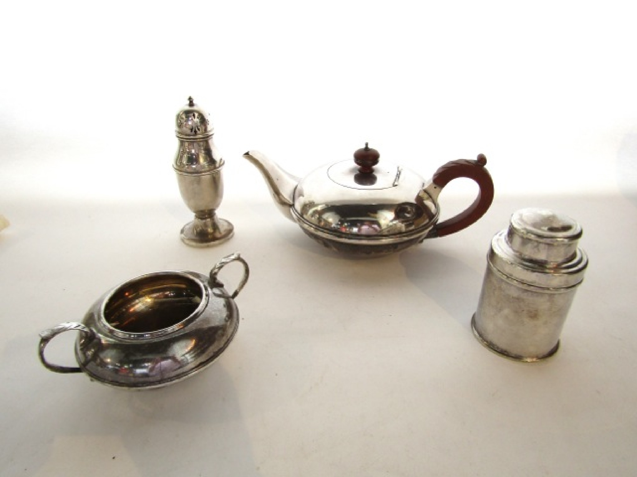 Appraisal: A silver two-piece tea set Robert Pringle Sons London comprising