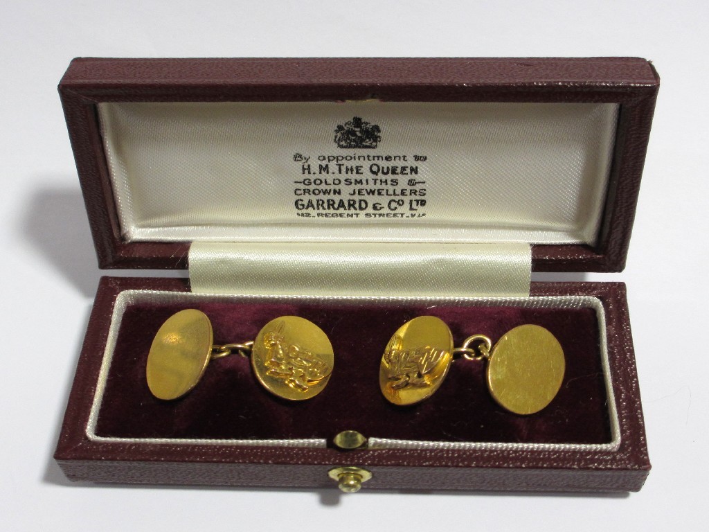 Appraisal: A pair of ct gold cuff links with a depiction