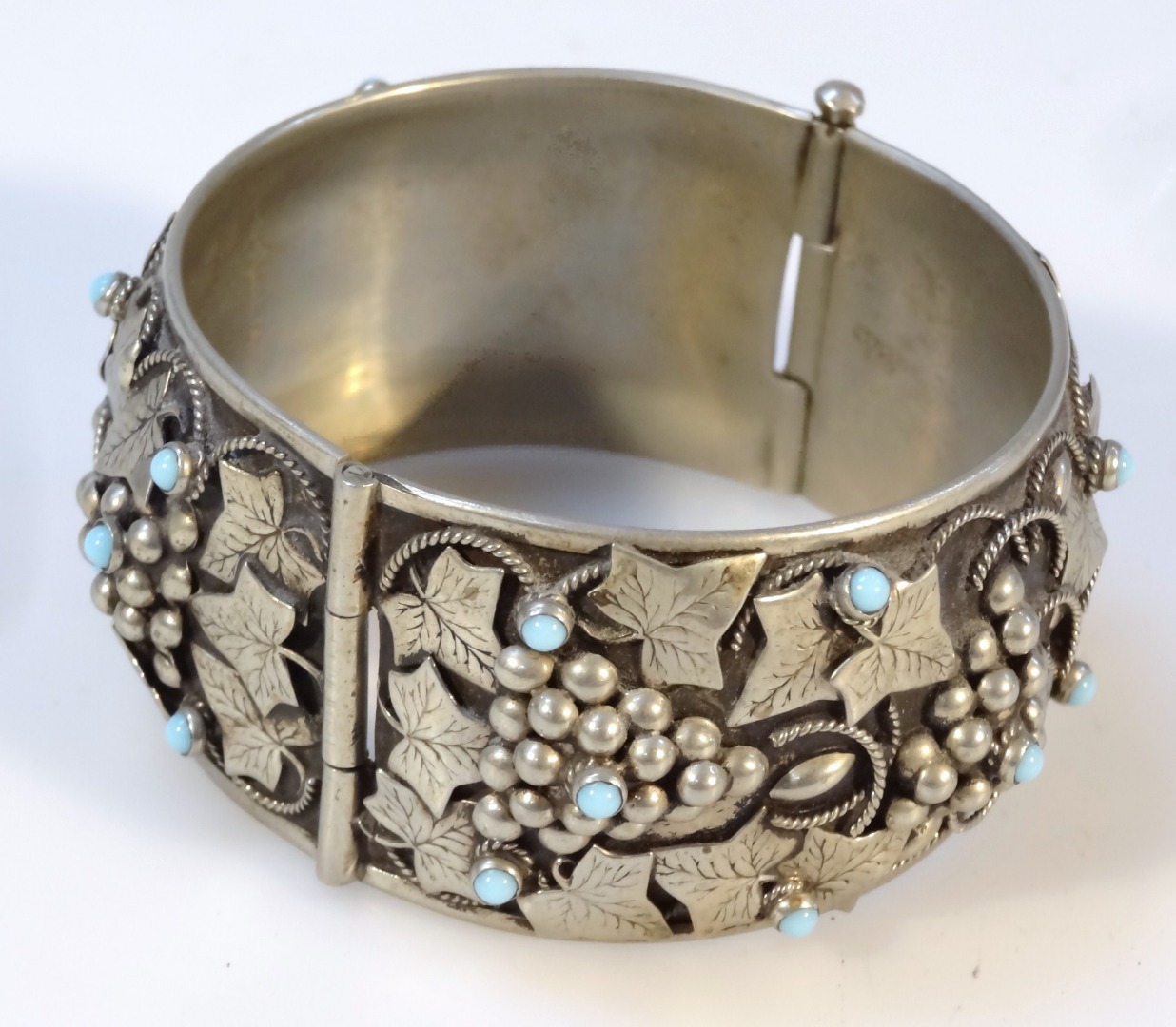 Appraisal: An Italian Art Nouveau design bangle the circular body raised