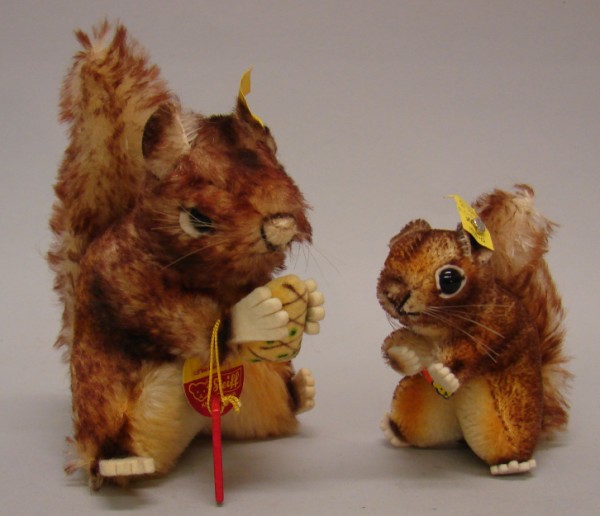 Appraisal: Pair of tagged Perri squirrels Cinnamon tipped mohair with white