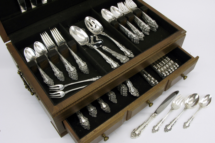 Appraisal: REED BARTON STERLING SILVER FLATWARE SET pieces in the Grande