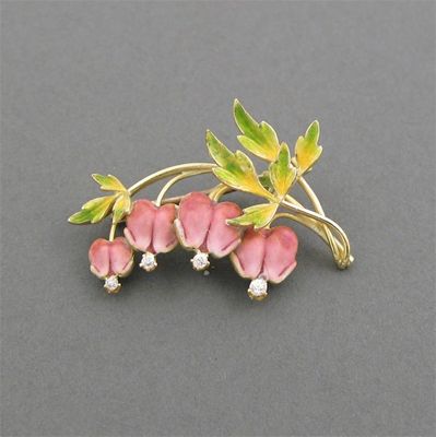 Appraisal: A gold brooch in the form of a flowering bleeding