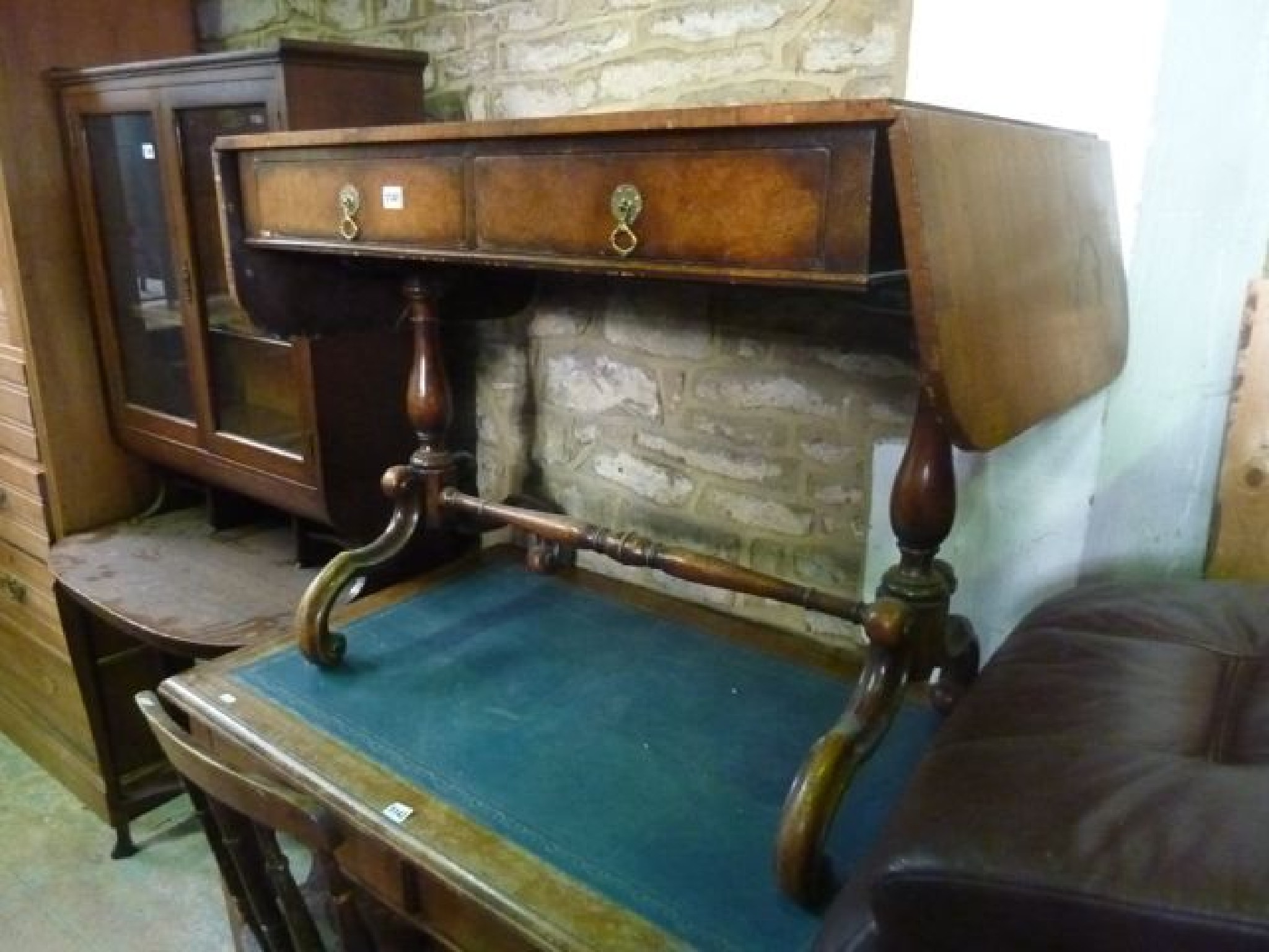 Appraisal: A Georgian style walnut veneered sofa table with well matched