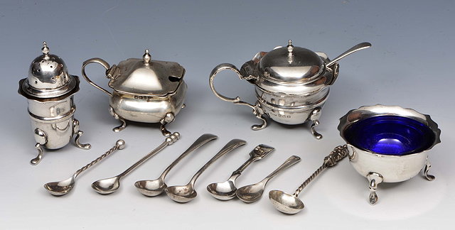 Appraisal: A SILVER MUSTARD POT with a wavey edge scrolled handle