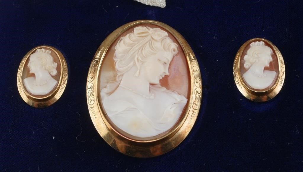 Appraisal: Antique demi parure carved shell cameo set in K yellow