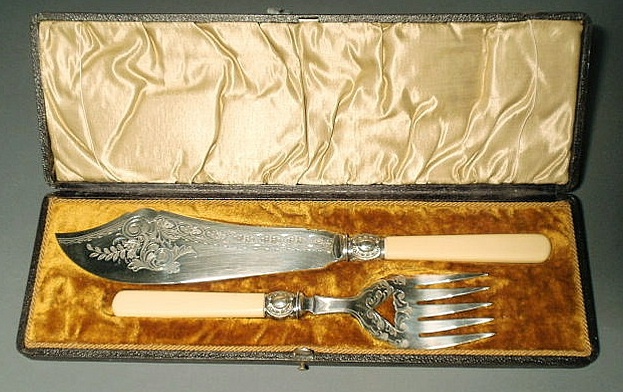 Appraisal: Sheffield silver cased fish set case l knife l fork