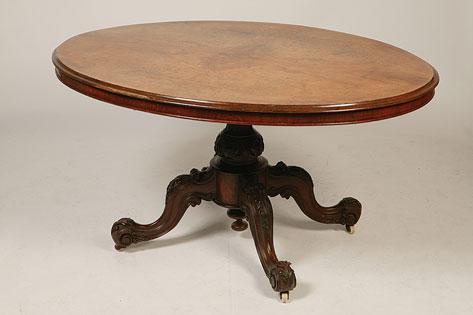 Appraisal: A VICTORIAN BURR WALNUT LOO TABLE the oval top with