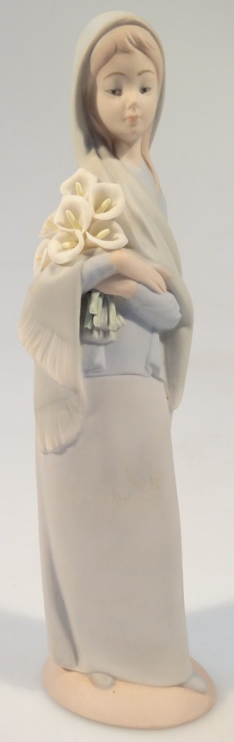 Appraisal: A thC Lladro Daisa figure formed as a standing lady