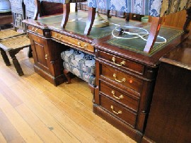 Appraisal: VICTORIAN STYLE MAHOGANY PARTNERS DESK