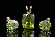 Appraisal: A Suite of Peridot Gold Jewelry This suite includes a