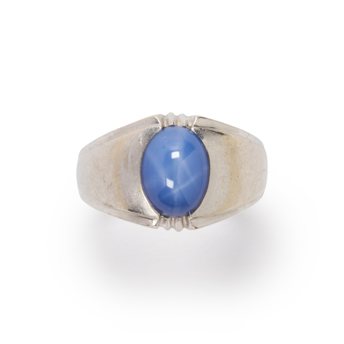 Appraisal: A STAR SAPPHIRE AND FOURTEEN KARAT WHITE GOLD RING A