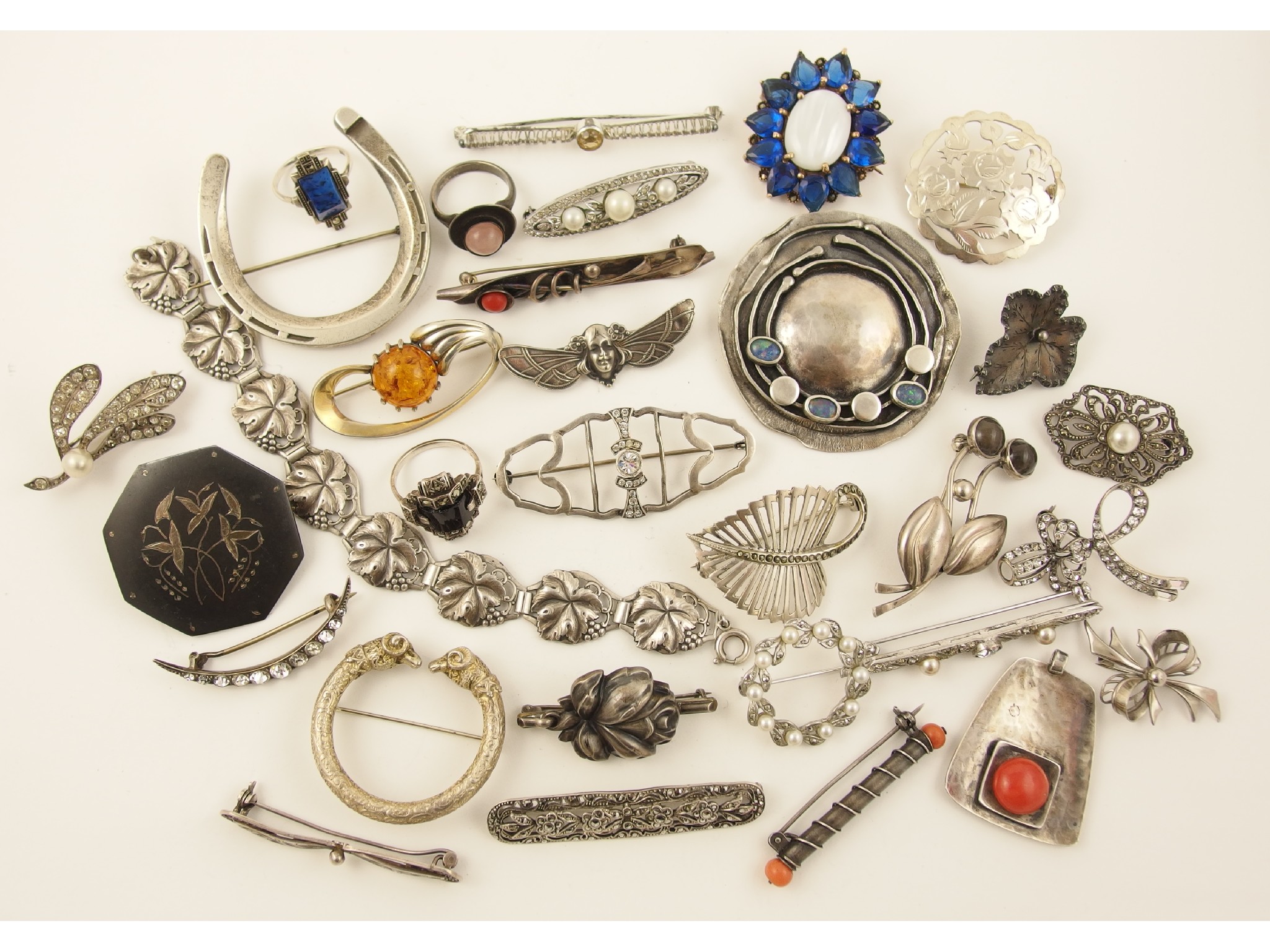 Appraisal: A collection of silver and white metal jewellery to include