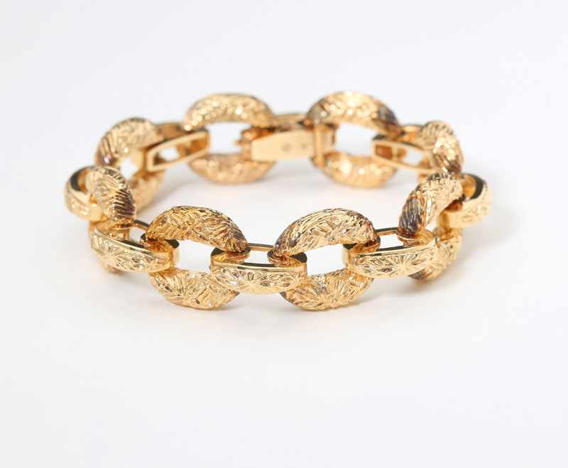 Appraisal: K yellow gold textured link bracelet with one extra link