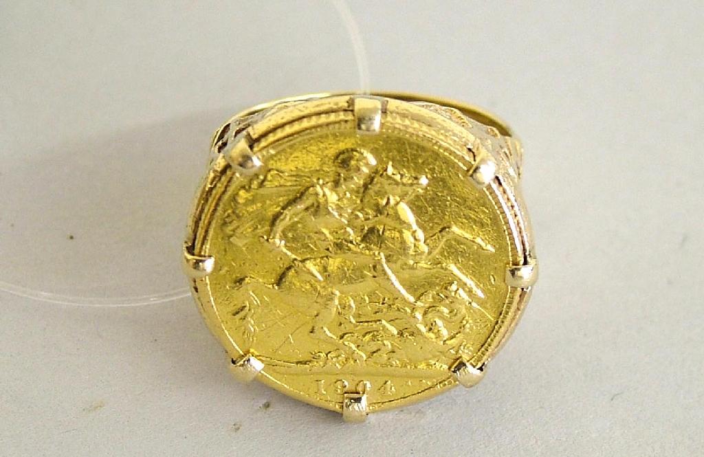 Appraisal: full Sovereign coin ring in a ct mount gms