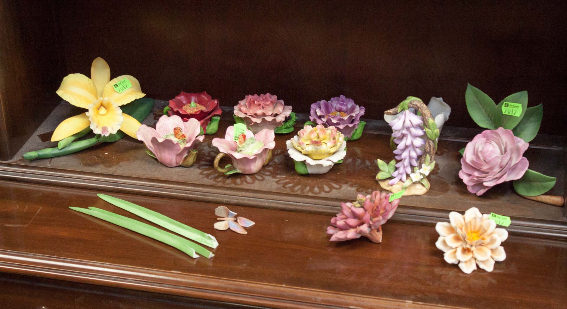 Appraisal: Assortment of porcelain flowers