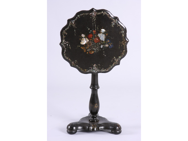 Appraisal: English Tilt Top Side Stand th c with original black