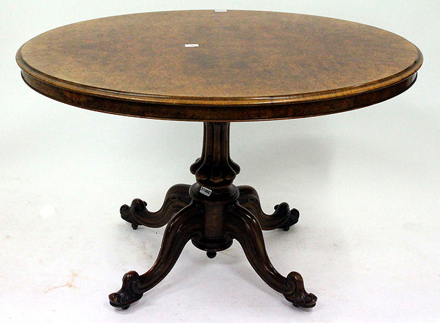 Appraisal: A VICTORIAN BURR WALNUT OVAL DINING TABLE on fluted central