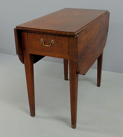 Appraisal: Hepplewhite walnut drop-leaf table with single drawer h x w