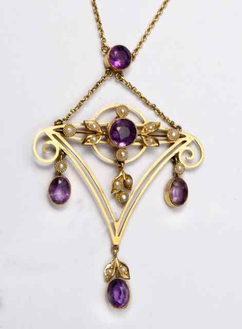 Appraisal: AN ART NOUVEAU STYLE PENDANT and chain with amethyst and