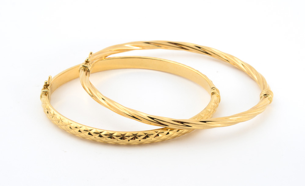 Appraisal: TWO K GOLD BANGLE BRACELETS Two Italian made K yellow