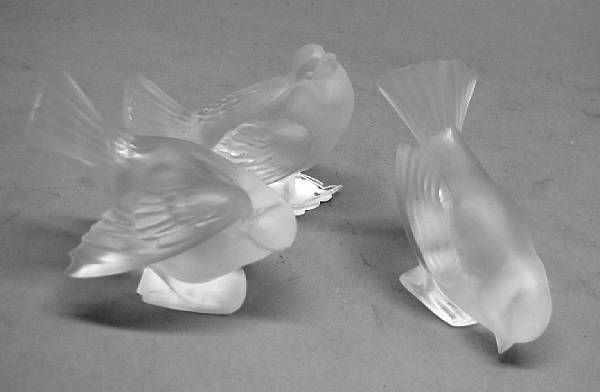 Appraisal: A group of three Lalique glass birds in the Moneau