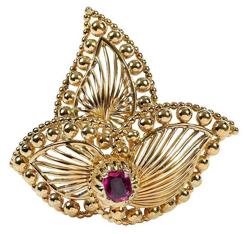 Appraisal: kt Sapphire Brooch and pendant one cushion cut pink sapphire