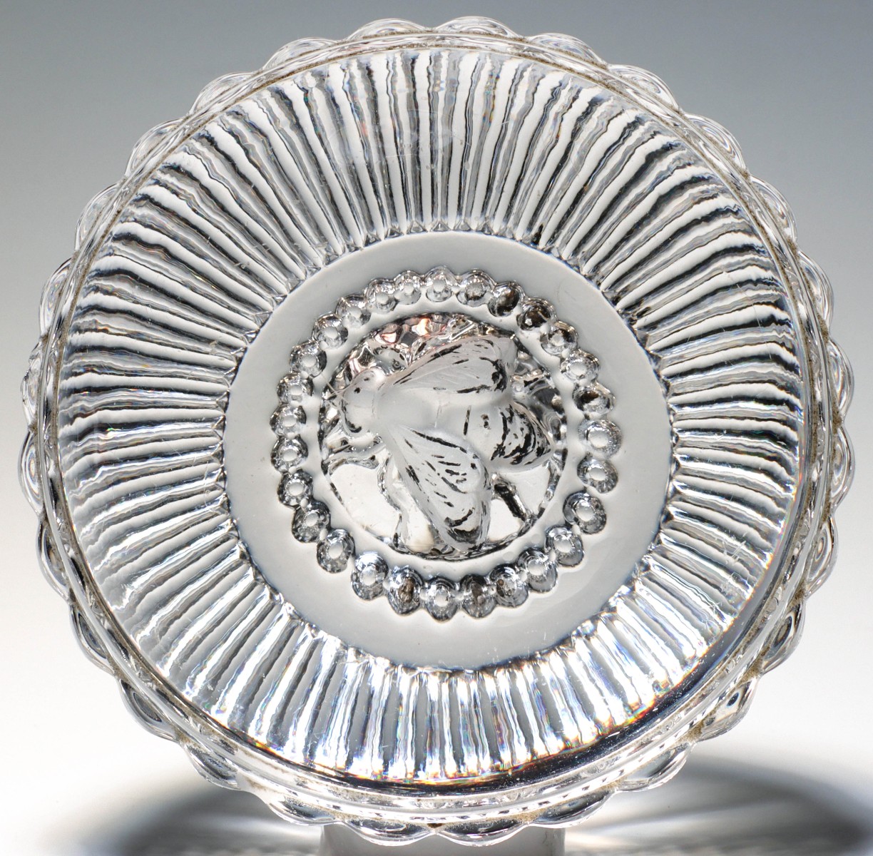 Appraisal: A TH CENTURY BACCARAT MOLDED BEE CRYSTAL PAPERWEIGHTThe antique Baccarat