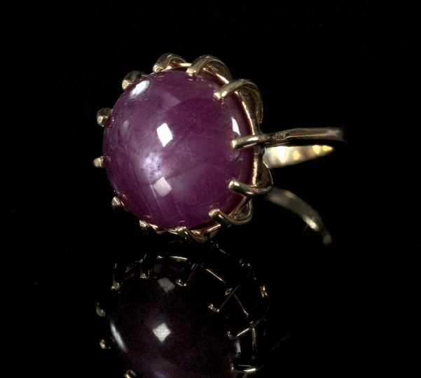 Appraisal: Fourteen-Karat Yellow Gold and Star Ruby Lady's Ring composed of