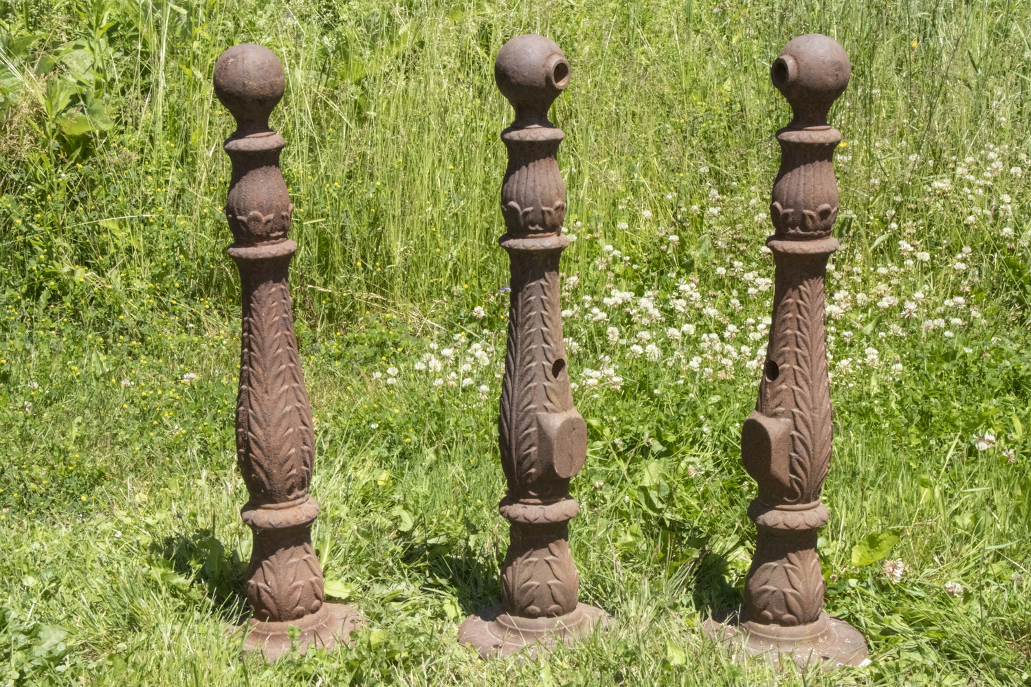 Appraisal: VICTORIAN CAST IRON FENCE POSTS Lot of baluster shape with