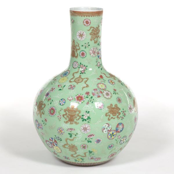 Appraisal: FAMILLE ROSE GREEN GROUND VASE x Vase enameled around the