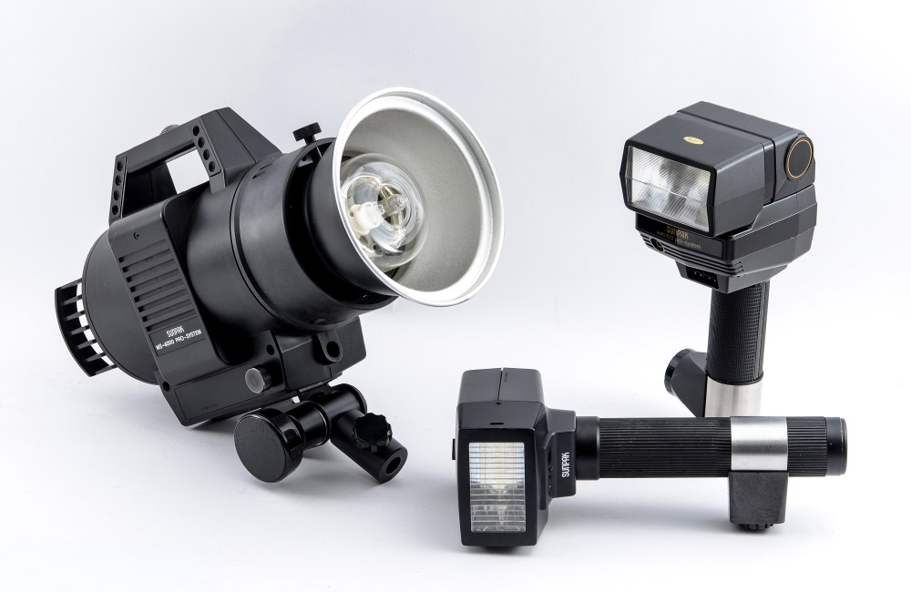 Appraisal: SUNPAK MS- MONOLIGHT W ACCENT FLASHES Includes one Watt s