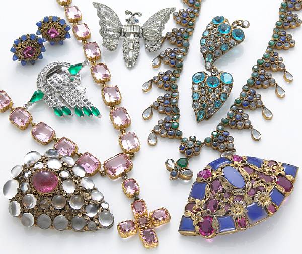 Appraisal: A collection of vintage costume jewelry