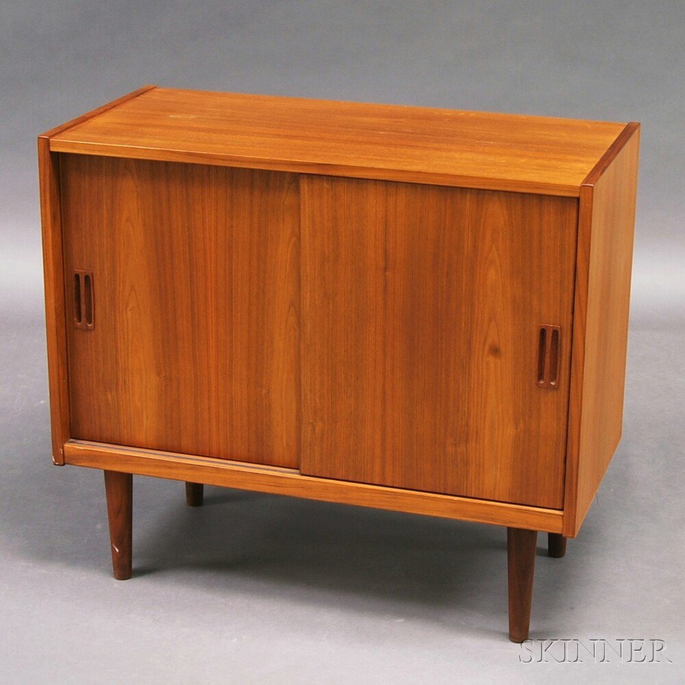 Appraisal: Mid-century Modern Teak Veneer Record Cabinet the rectangular case fitted