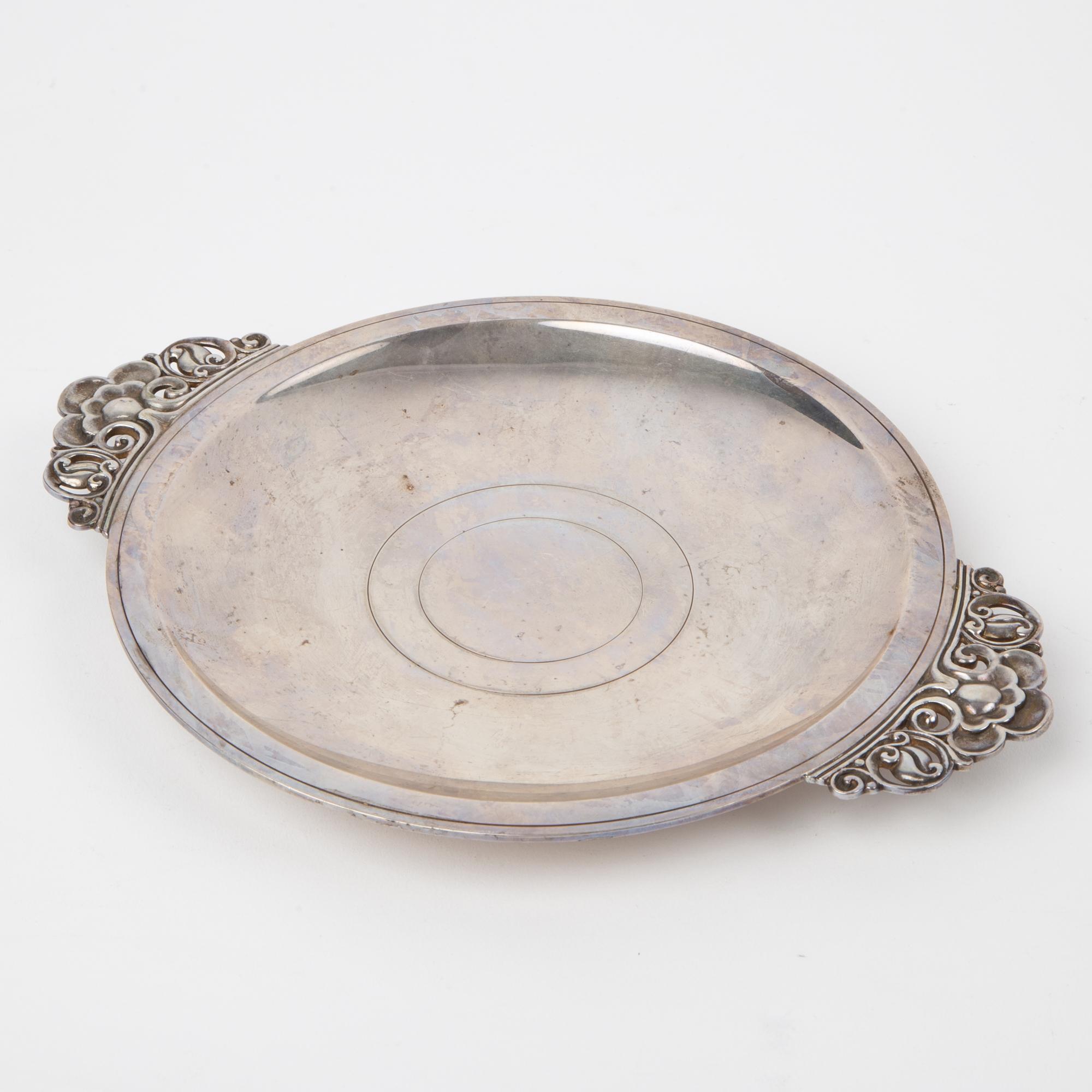 Appraisal: TIFFANY CO STERLING ROUND TRAY A Tiffany Co sterling silver