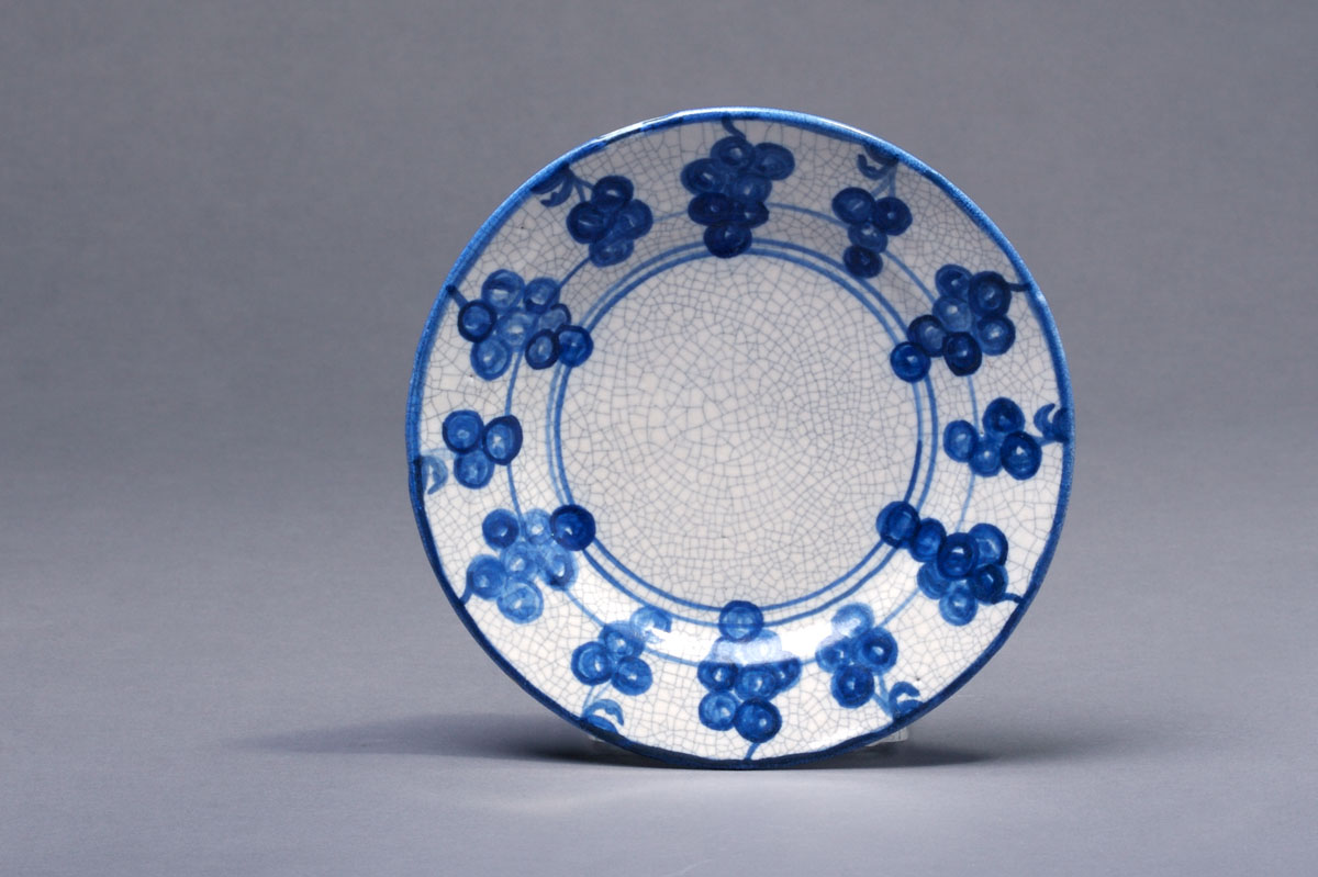 Appraisal: DEDHAM POTTERY 'GRAPE' PATTERN BREAD AND BUTTER PLATE Painted in