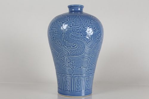 Appraisal: A CHINESE DRAGON-DECORATING BLUE-CODING PORCELAIN FORTU A Chinese Dragon-decorating Blue-coding