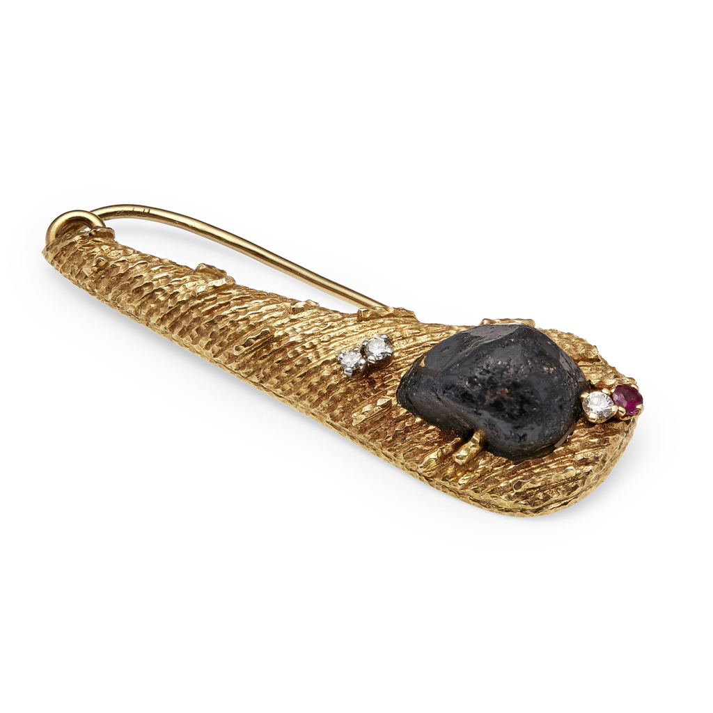 Appraisal: GRIMA - A modernist ct gold and garnet set brooch