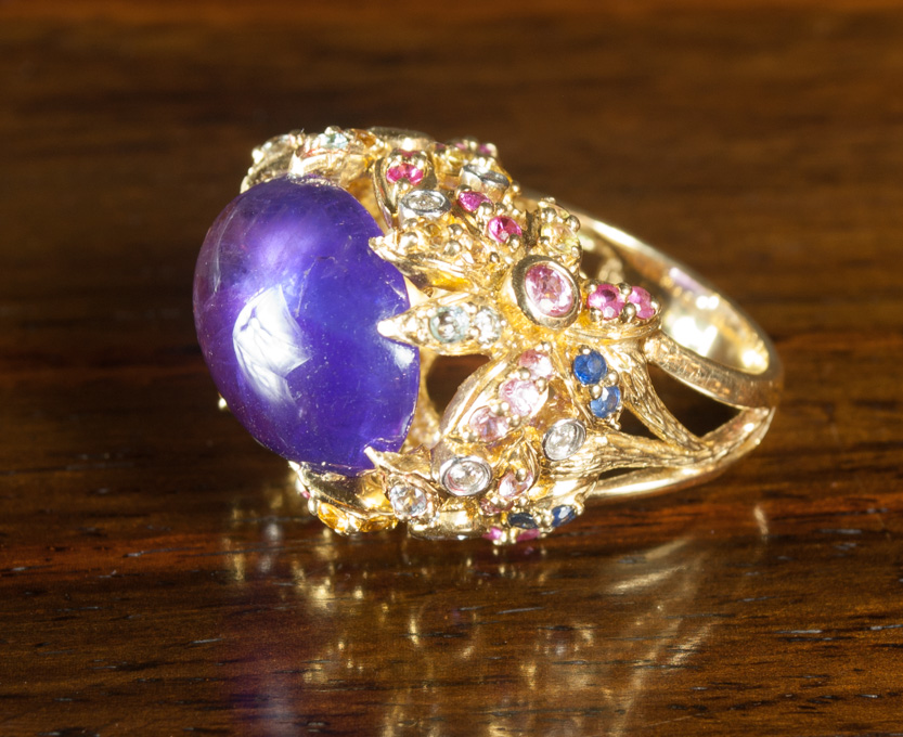 Appraisal: AMETHYST DIAMOND AND EIGHTEEN KARAT GOLD RING The heavy yellow