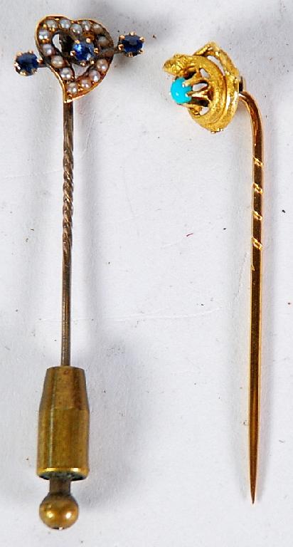 Appraisal: VICTORIAN GOLD STICK PIN the top in the form of