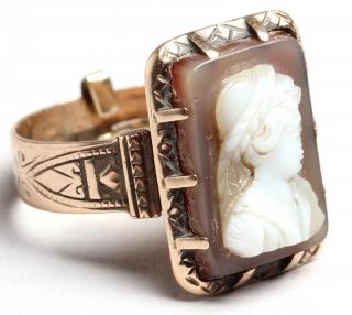 Appraisal: K Rose Gold Cameo Ring Of rectangular form with wide