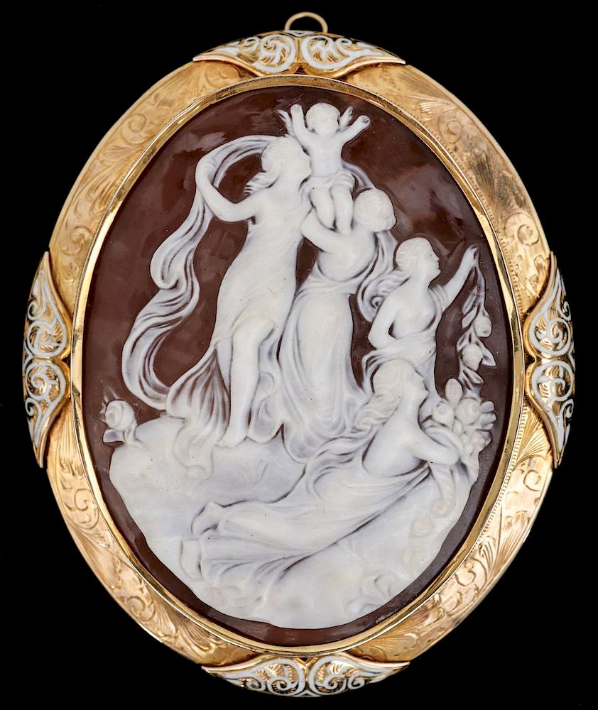 Appraisal: A LARGE AND EXCEPTIONAL CARVED SHELL CAMEO C An Edwardian