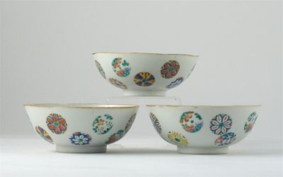 Appraisal: Three Chinese famille rose medallion bowls the centres painted with