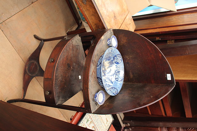 Appraisal: A GEORGIAN MAHOGANY CORNER WASHSTAND with raised back and central