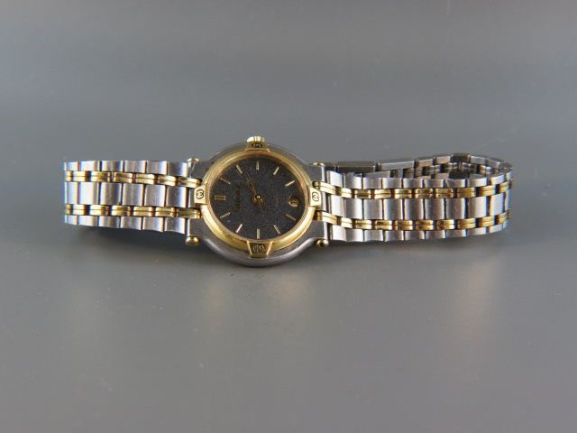 Appraisal: Gucci Ladies Wristwatch gold stainless steel