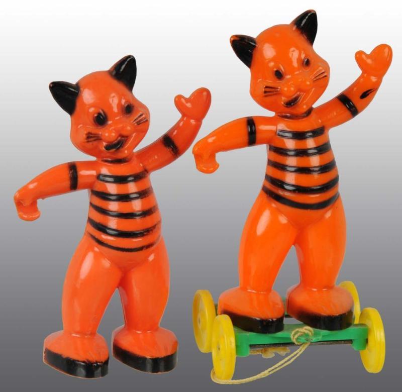 Appraisal: Lot of Plastic Halloween Cat Toys Description One cat on