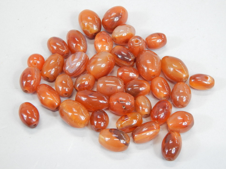 Appraisal: A quantity of loose amber beads